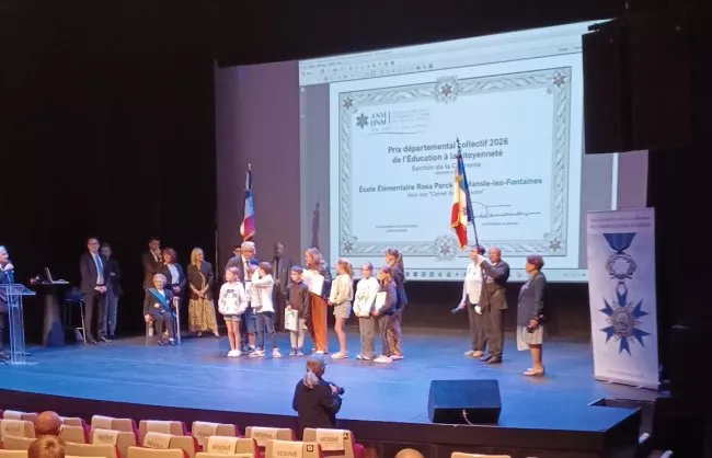 Les élèves de l'école Rosa Parks ont reçu le prix de la Citoyenneté – Commune de Mansle-les-Fontaines