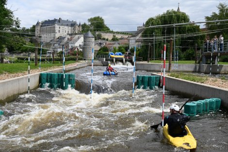 logo Une délégation de la CDC au bassin d'eaux vives de Chateauneuf sur Cher